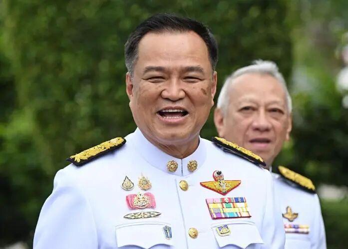 泰国产生新总理，此前一天他信又跑了！